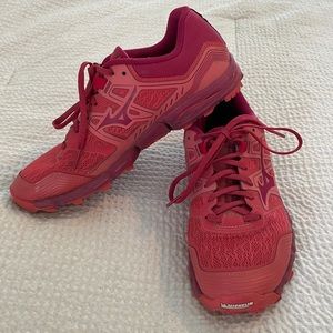 Reddish pink Mizuno running shoes, size 9, worn but still nice!